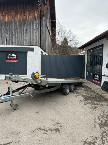 Humbaur Anhänger Frontansicht